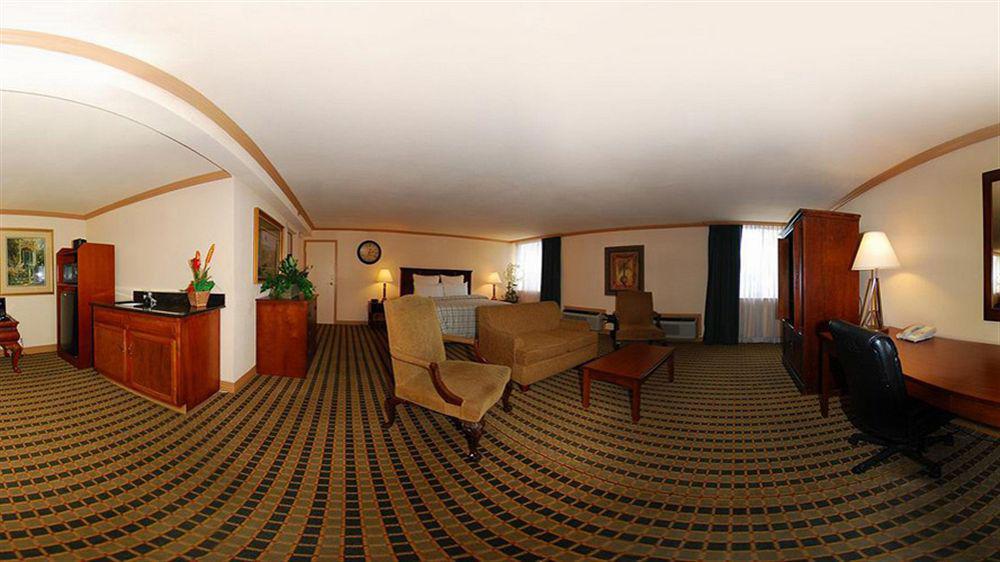 Ramada By Wyndham Birmingham Airport Hotell Eksteriør bilde